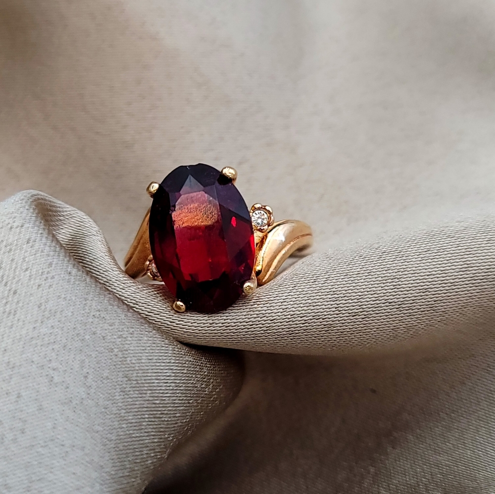 Big Red Vintage 18kge Ring size 9